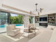 Villa for sale in Las Brisas, Nueva Andalucia