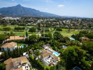 Villa for sale in Las Brisas, Nueva Andalucia