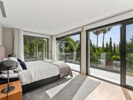 Villa for sale in Las Brisas, Nueva Andalucia
