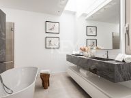 Villa for sale in El Paraiso, Estepona