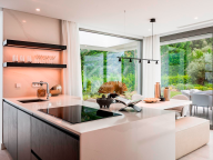 Villa for sale in El Paraiso, Estepona