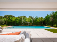 Villa for sale in El Paraiso, Estepona
