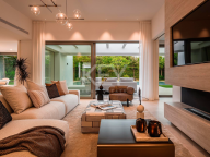 Villa for sale in El Paraiso, Estepona