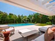 Villa for sale in El Paraiso, Estepona