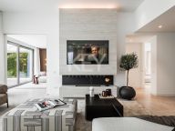 Villa for sale in El Paraiso, Estepona