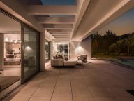 Villa for sale in El Paraiso, Estepona