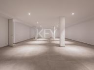 Villa for sale in El Paraiso, Estepona