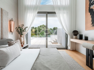 Villa for sale in El Paraiso, Estepona