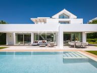 Villa for sale in El Paraiso, Estepona