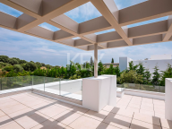 Villa for sale in El Paraiso, Estepona