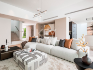Villa for sale in El Paraiso, Estepona