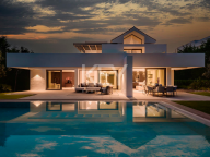 Villa for sale in El Paraiso, Estepona