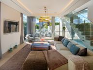 Villa for sale in Nueva Andalucia