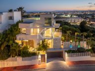 Villa for sale in Nueva Andalucia