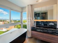 Villa for sale in Nueva Andalucia