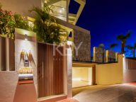 Villa for sale in Nueva Andalucia