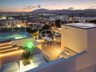 Villa for sale in Nueva Andalucia