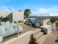 Villa for sale in Nueva Andalucia