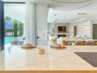 Villa for sale in Estepona