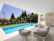 Villa for sale in Estepona