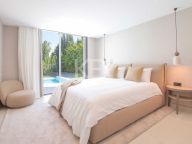 Villa for sale in Estepona