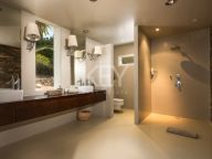 Villa for sale in Marbella East