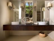 Villa for sale in Marbella East