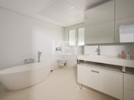 Villa for sale in Marbella East