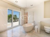 Villa for sale in Marbella East