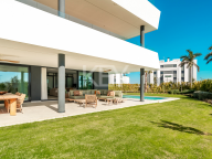 Ground Floor Apartment for sale in Los Monteros, Marbella East