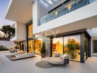 Villa for sale in Rio Real, Marbella East