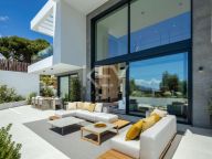 Villa for sale in Rio Real, Marbella East