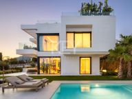 Villa for sale in Rio Real, Marbella East