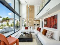 Villa for sale in Rio Real, Marbella East