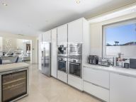 Villa for rent in Benahavis