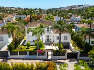Villa for sale in Nueva Andalucia