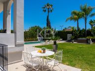 Villa for sale in Nueva Andalucia