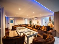 Villa for sale in Nueva Andalucia