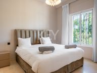 Villa for sale in Nueva Andalucia