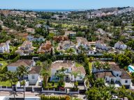 Villa for sale in Nueva Andalucia
