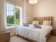 Villa for sale in Nueva Andalucia