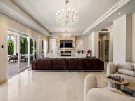 Villa for sale in Nueva Andalucia