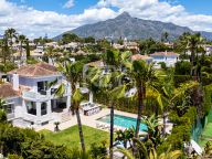 Villa for sale in Nueva Andalucia