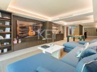 Villa for sale in El Herrojo, Benahavis