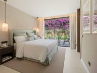 Villa for sale in El Herrojo, Benahavis
