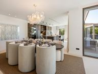 Villa for sale in El Herrojo, Benahavis