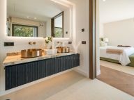 Villa for sale in El Herrojo, Benahavis