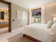 Villa for sale in El Herrojo, Benahavis