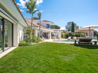Villa for sale in El Herrojo, Benahavis