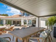 Villa for sale in El Herrojo, Benahavis